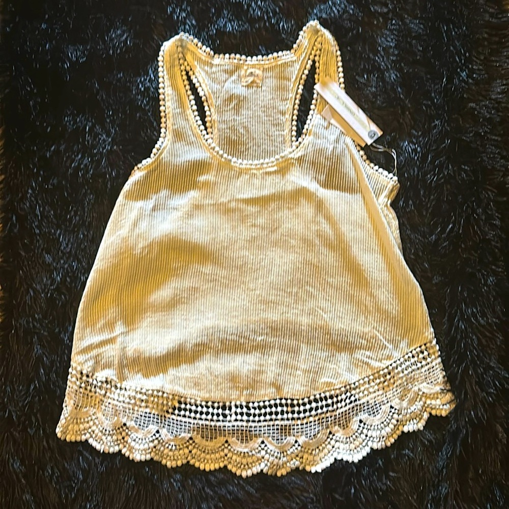 NWT O’NEIL CREAM BLOUSE!! Size Medium